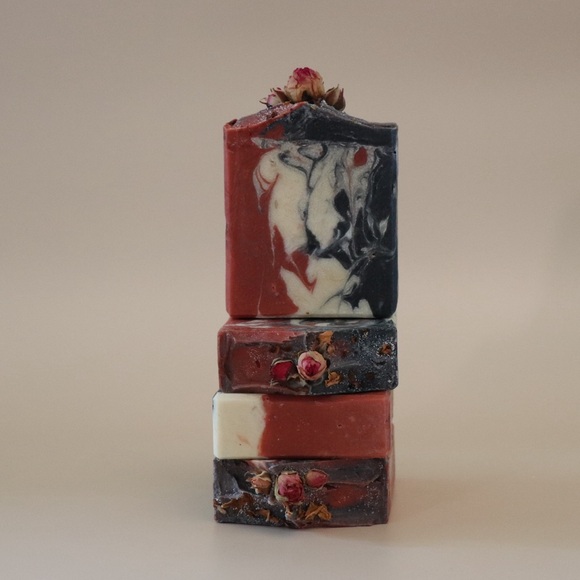 "Posie" Rose Clay & Activated Charcoal Artisan Soap Bar - Picture 6 of 9
